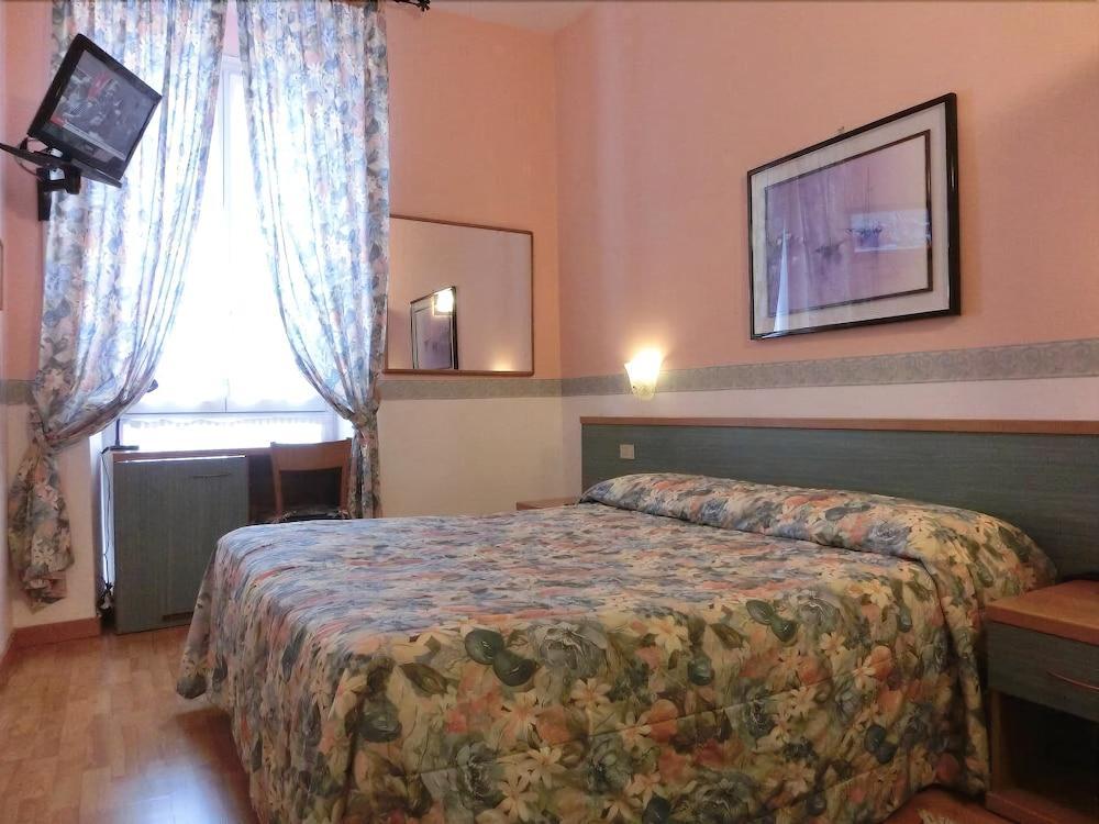 Hotel Genova 3*