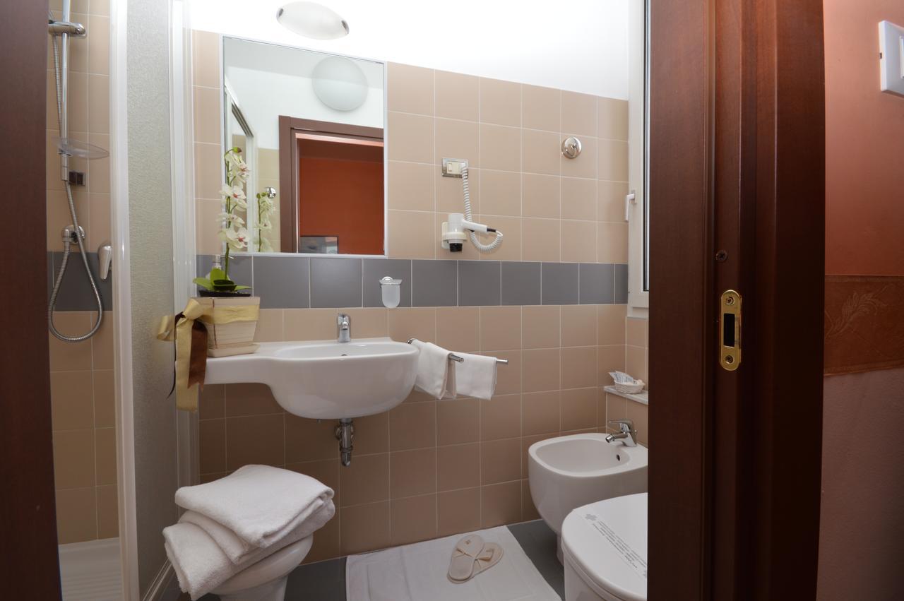 Genova Hotel 3*